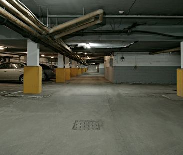 5675 Chemin de la Côte-Saint-Luc, Montréal, QC - Photo 4