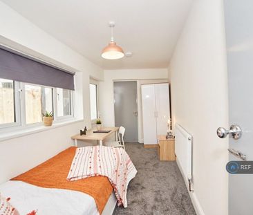 1 bedroom in a house share to rent - Photo 5