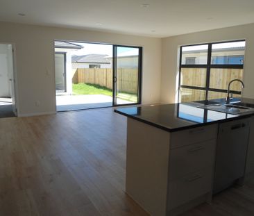 FAMILY HOME IN TAKANINI - Photo 2