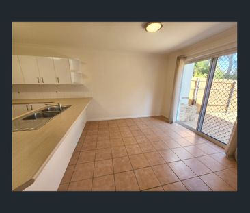 2 BEDROOM TOWNHOUSE IN A PRISTINE LOCATION - Photo 4