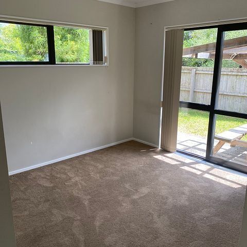 Spacious 5BR Home on Te Atatu Rd - Photo 1