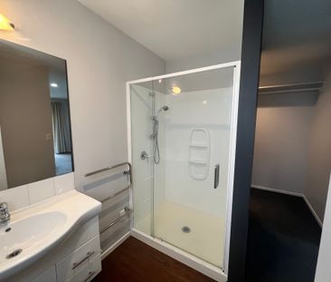 Spacious 3 Bedroom Home - Photo 1