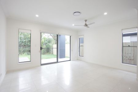 Meticulously Presented Executive Terrace Home - Photo 5