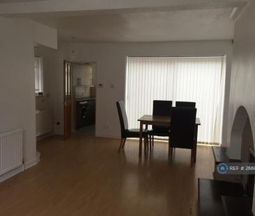 2 bedroom semi-detached house to rent - Photo 3