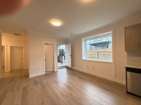 South Facing Ground Level Suite - 2 Beds/2 Bath - Utilities Included - Photo 2