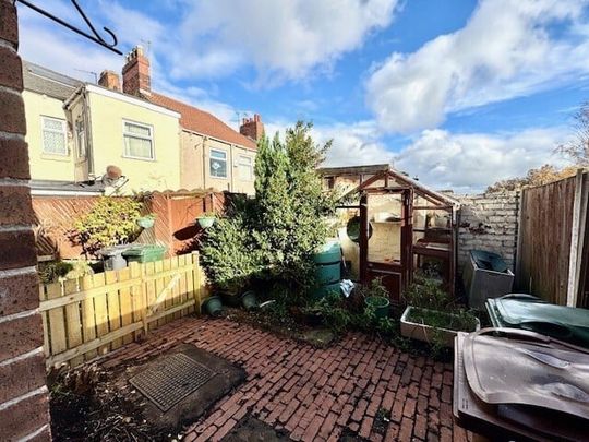 Albion Terrace, Barnsley - Photo 1