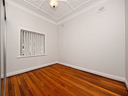4 Bedroom Family Home plus study! - Photo 5