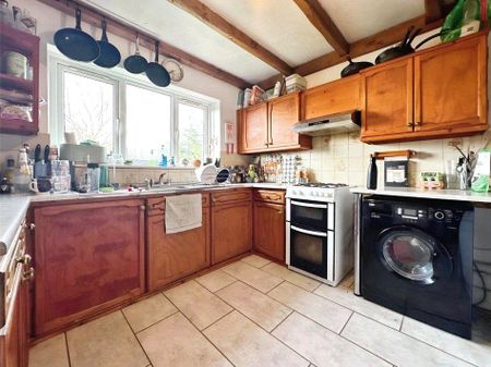 4 bedroom flat to rent - Photo 4