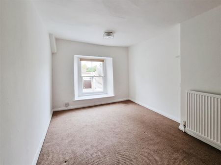 2 Bedroom Cottage to Rent in Wood Street, Higham Ferrers, Northants, NN10 - Photo 2