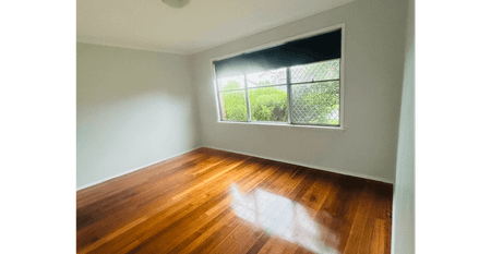 Charming Retreat with Fireplace & Serene Backyard - Prime Location Near Shops & Station - Photo 4