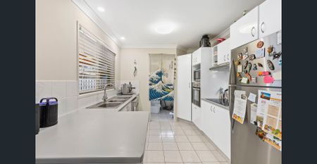 Three bedroom family home in Mudgeeraba! - Photo 2