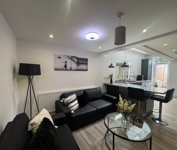 6 BEDROOM, EN-SUITE, 143 NORTHFIELD ROAD – STUDENT ACCOMMODATION CO... - Photo 2