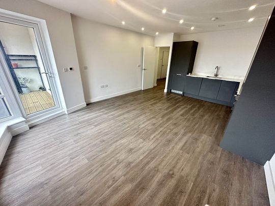 Dover Court, Greater London, UB2 - Photo 1