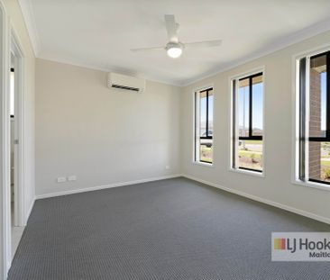 SPACIOUS & MODERN! - Photo 4