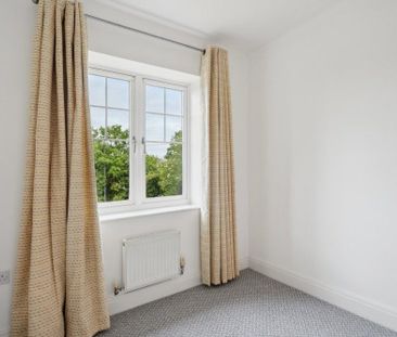 4 bedroom semi-detached house to rent - Photo 3