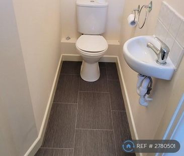 3 bedroom semi-detached house to rent - Photo 6