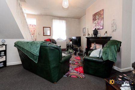 2 bedroom terraced house to rent - Photo 4