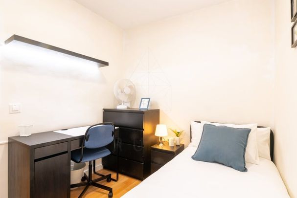 Carrer del Montseny, L'Hospitalet de Llobregat, Catalonia 08904 - Photo 1