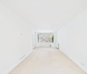 3 bedroom House in Moordale Avenue, Bracknell - Photo 3