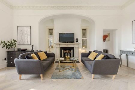 4 bedroom flat to rent - Photo 3