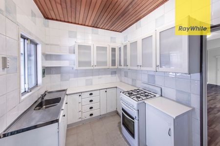 Charming Multi Room Family Home Situated On Parramatta CBD Fringe - Be Close To It All! - Photo 2