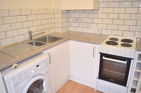 Rossignol Gardens, Carshalton, Surrey, SM5 - Photo 4