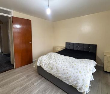 Quintrell Close, Woking - 3 bedrooms Property for lettings - Seymours - Photo 3