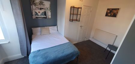 Lovely shared house, mostly medical profession! - Photo 3