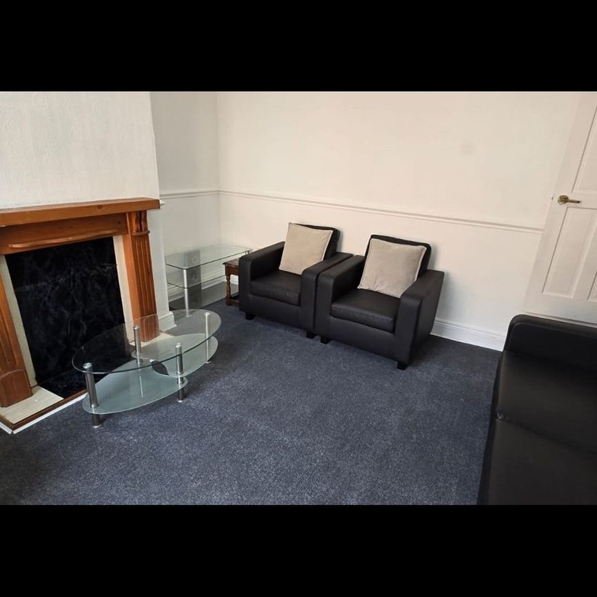 1 Bed Terraced House, Aviary Mount, LS12 - Photo 1