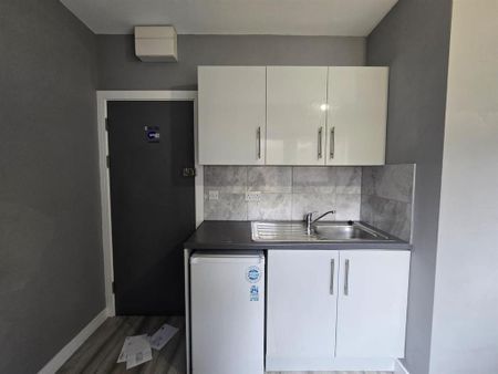 Studio to rent - Photo 3