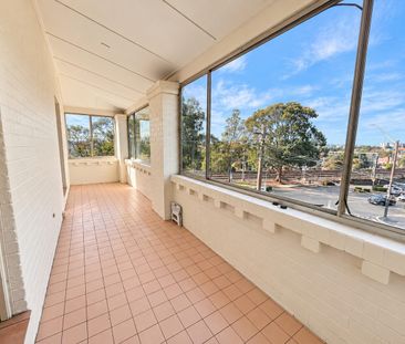 Conveniently Located, Two Bedroom Apartment - Photo 3
