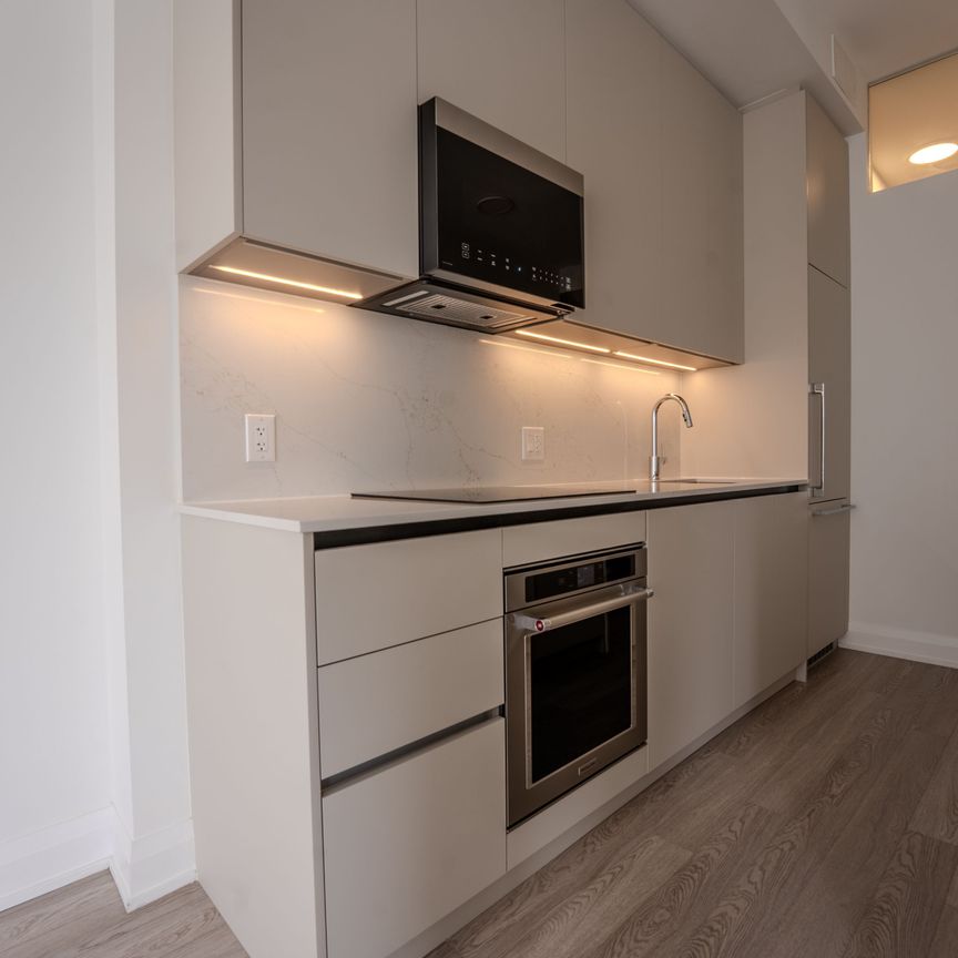 For Lease - 3250 Carding Mill Trail Unit# 515, Oakville, Ontario - Photo 1