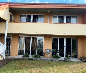 Spacious Unit - Photo 4