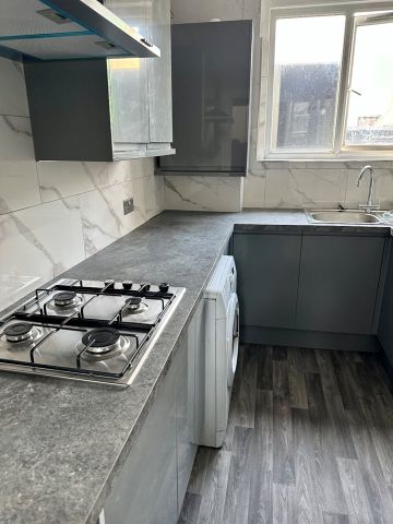 Room in a Shared House, Killyon Terrace, SW8 - Photo 3