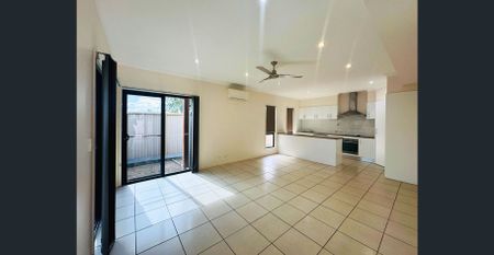 MODERN 3 BED, 2 BATH UNIT FOR RENT! CLOSE TO GOLF COURSE AND TOWN CENTRE! - Photo 2