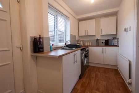 2 bedroom semi-detached house to rent - Photo 4