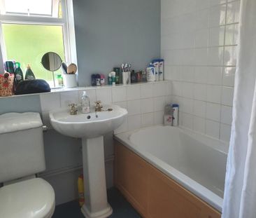 2 bedroom semi-detached house to rent - Photo 4