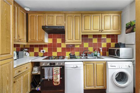 Freshford Street, London, SW18 3TF - Photo 2