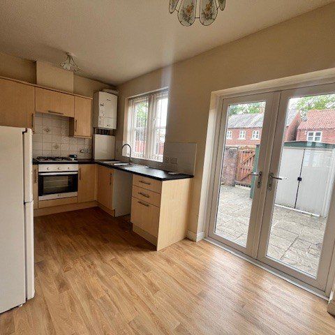 3 bedroom terraced house to rent - Photo 1