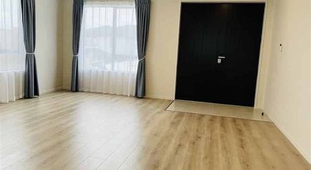 Large Family Home - Photo 2