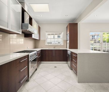 Charming Three Bedroom Home - Photo 3