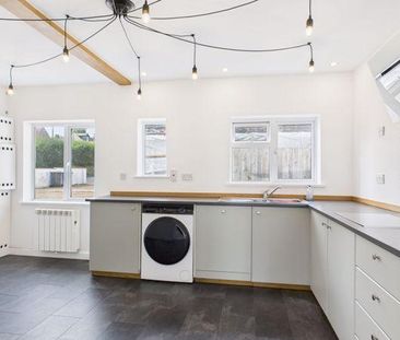 2 bedroom bungalow to rent - Photo 2