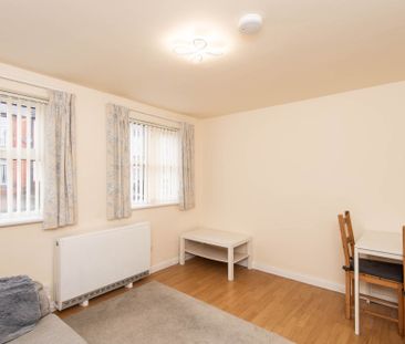 1 bedroom Apartment to rent - Photo 2