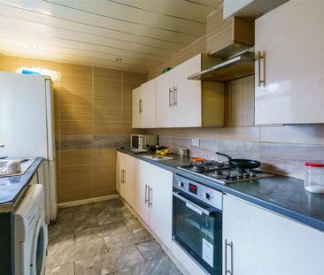 4 bedroom terraced house to rent - Photo 6