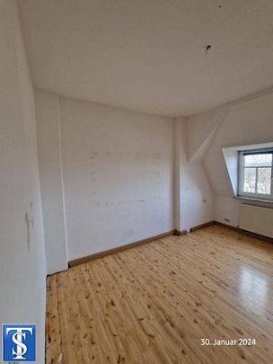 4 Zimmer Dachgeschosswohnung mit großem Bad - Foto 1