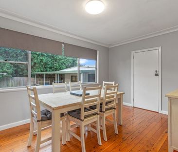 Spacious 3 Bedroom Family Home with Garage/Storage - Photo 5