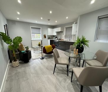 2 Bed Flat, Ling Road, E16 - Photo 2