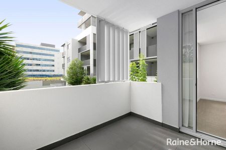 Modern 1 Bedroom Apartment with Large Study with Leafy Surrounds - Photo 3