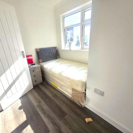 1 bedroom in a house share to rent - Photo 4