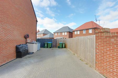 3 bedroom terraced house to rent - Photo 2